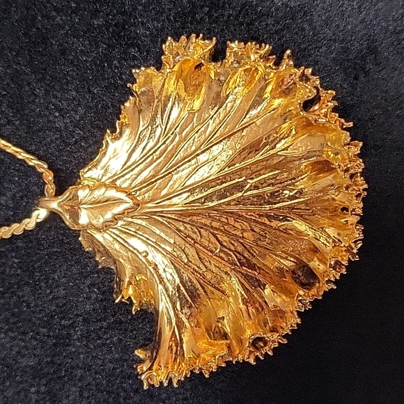 Gold leaf - Picture 2 of 3